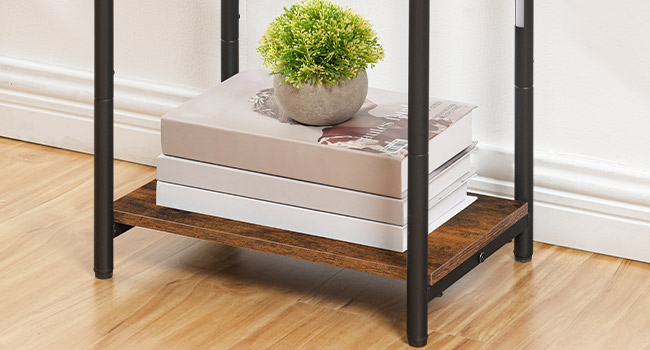 Nightstand mat Opluedstatioun